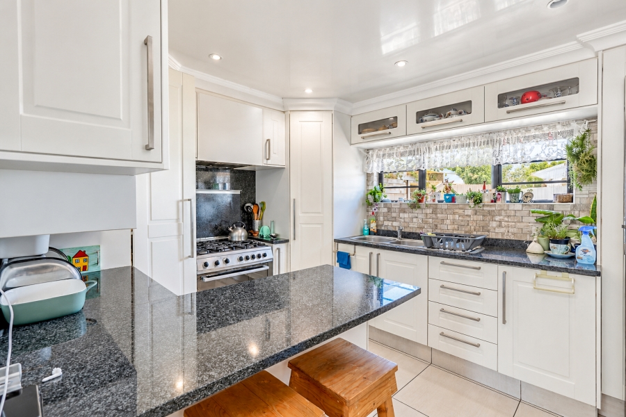3 Bedroom Property for Sale in Sunnyridge Eastern Cape